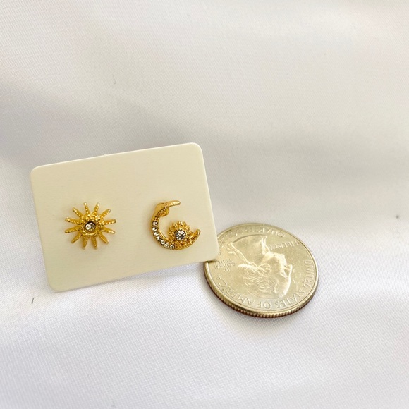 Moon Stars Stud Earrings - Picture 3 of 4